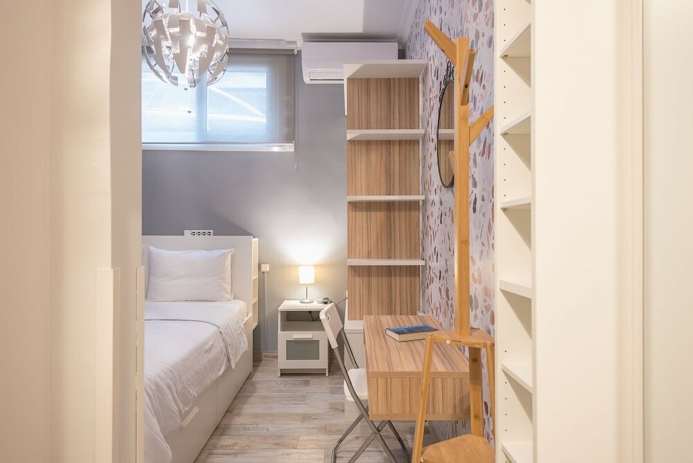 Фото Welcoming Koukaki Home by Cloudkeys