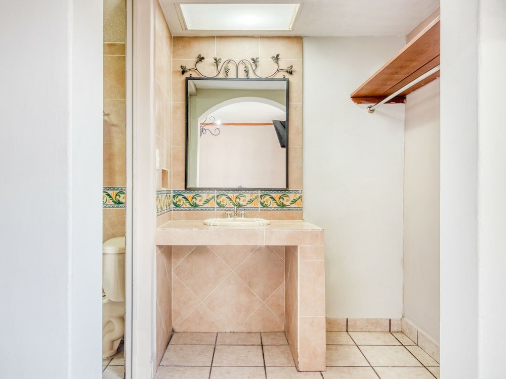 Фото Capital O Hotel La Siesta, Gómez Palacio