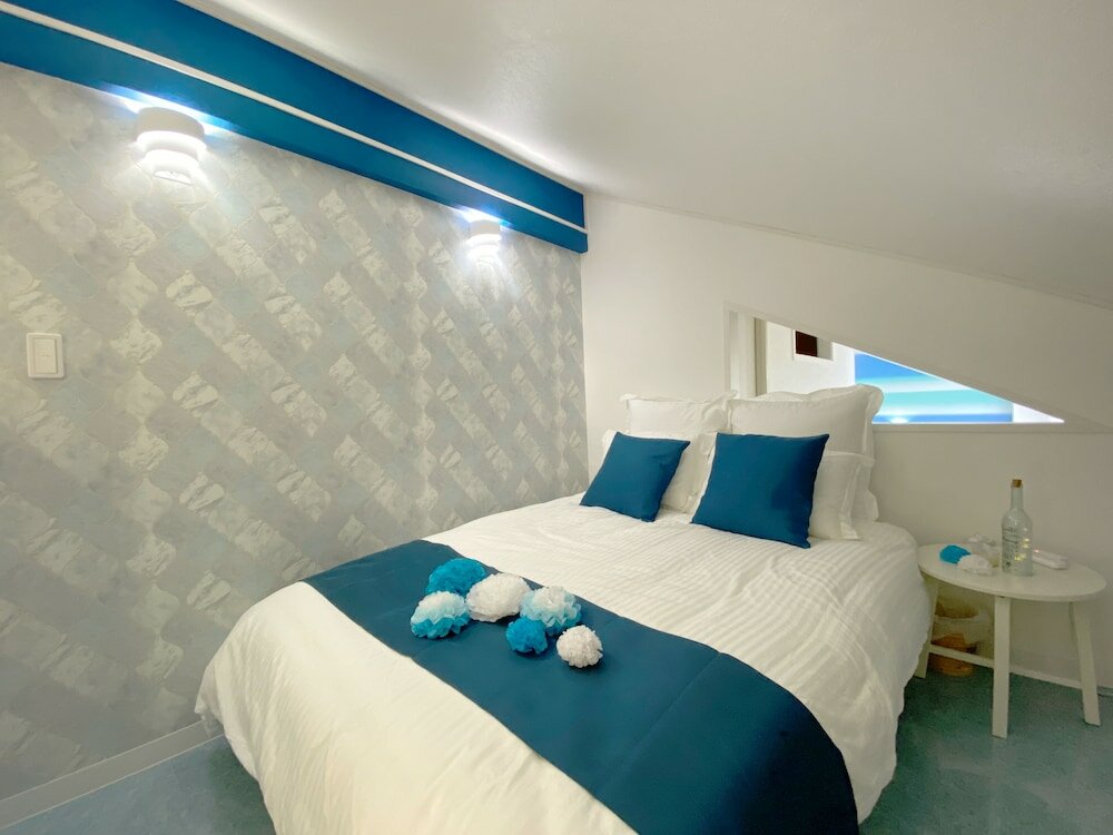 Фото Chatan Tall House