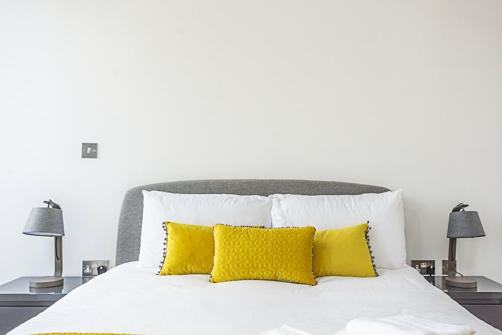 Фото Stunning Brand New Westminster Apartment