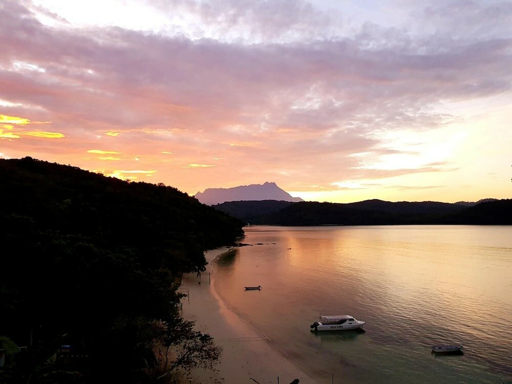 Фото Bigfin Beach Resort