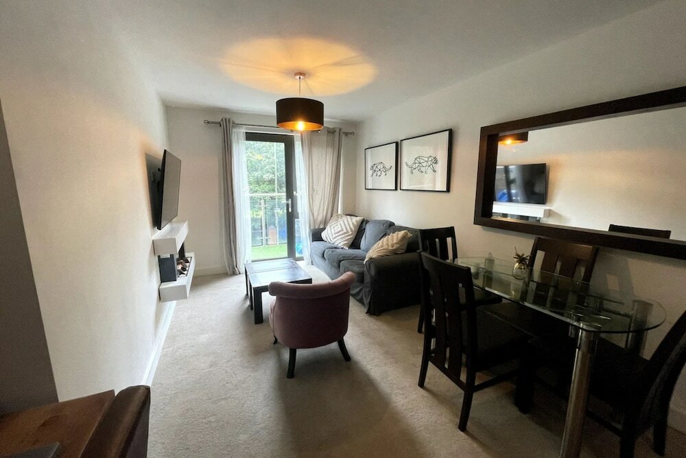 Фото Modern 2bd Flat With Balcony - Battersea
