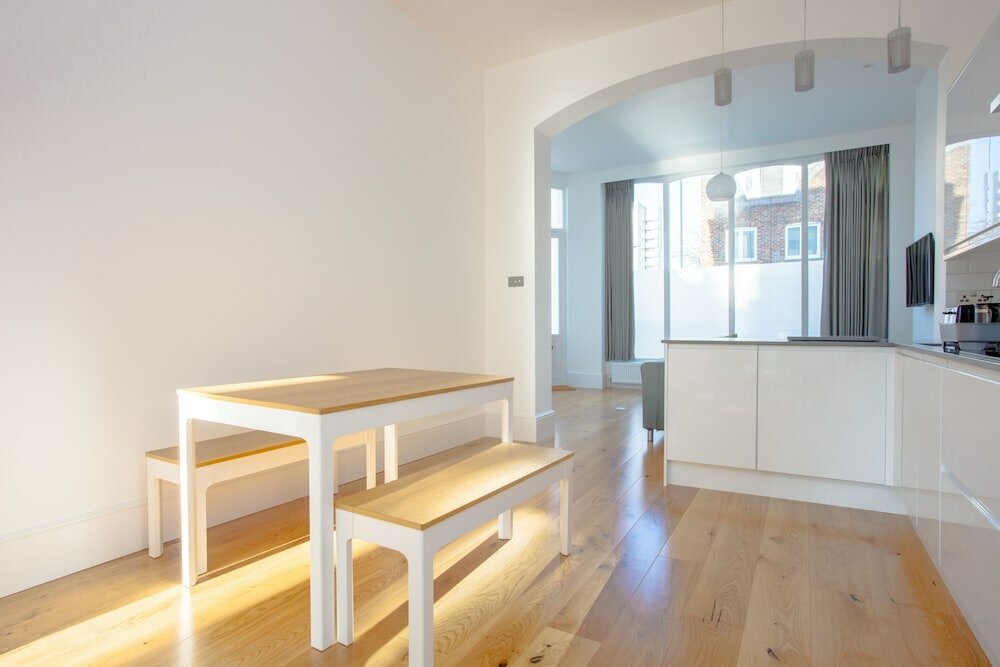 Фото Newly Refurbished Modern 3 Bedroom Apartment in Affluent Fulham
