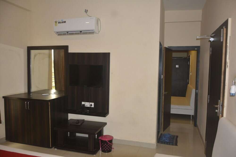 Фото Dhar-Mandav Road