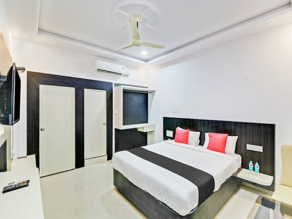 Фото Capital O 35621 Hotel Durga International