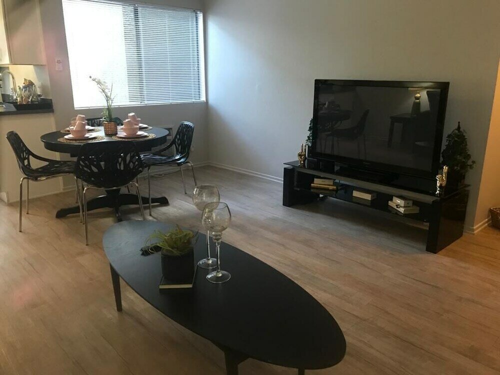 Фото Hollywood Charming Vacation