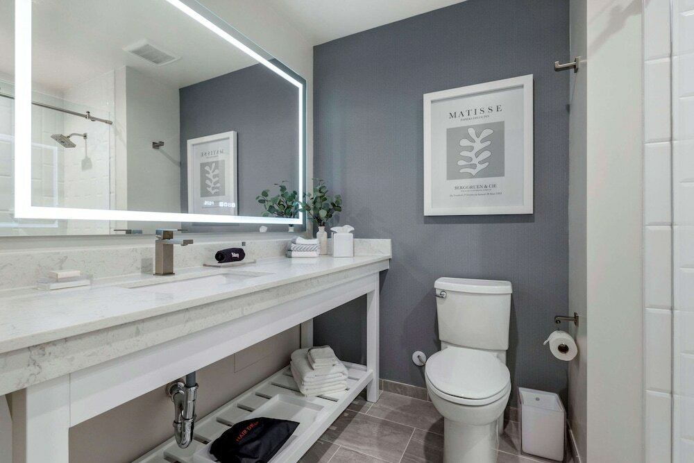 Фото Cambria Hotel Calabasas