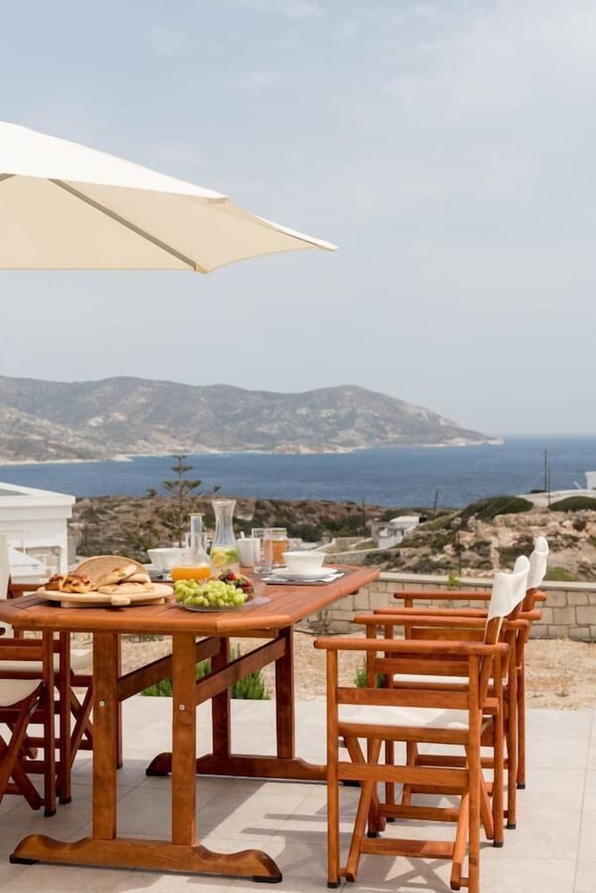 Фото Irene Kimolos Villas