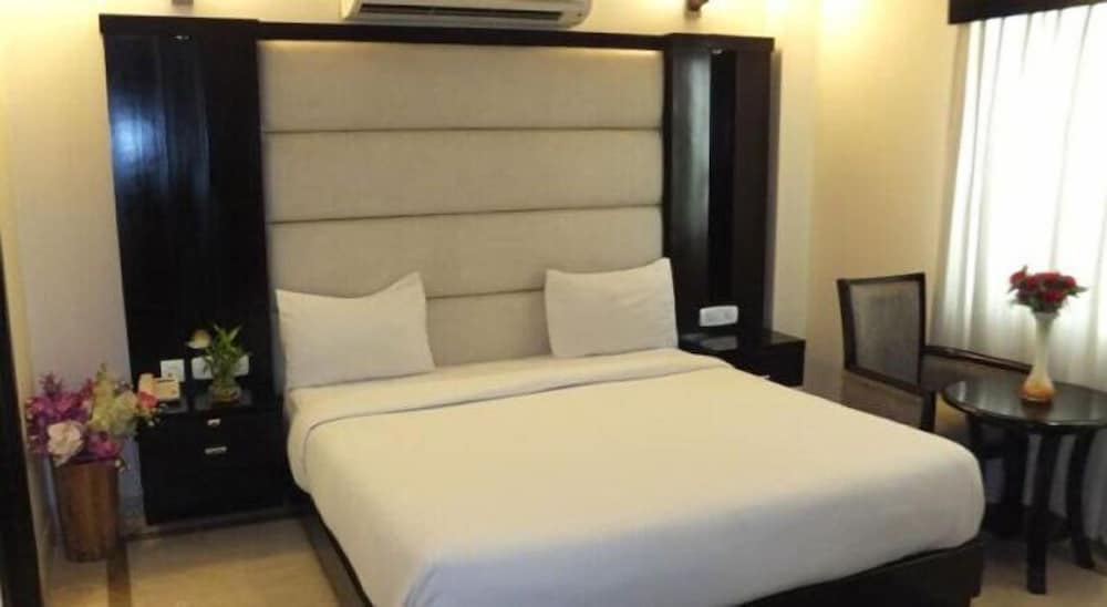 Фото Hotel Wti Airport