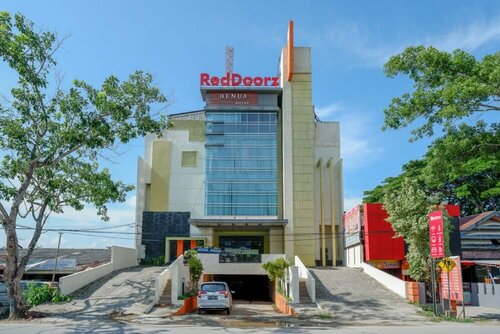 Гостиница RedDoorz Plus near Hotel Benua Kendari