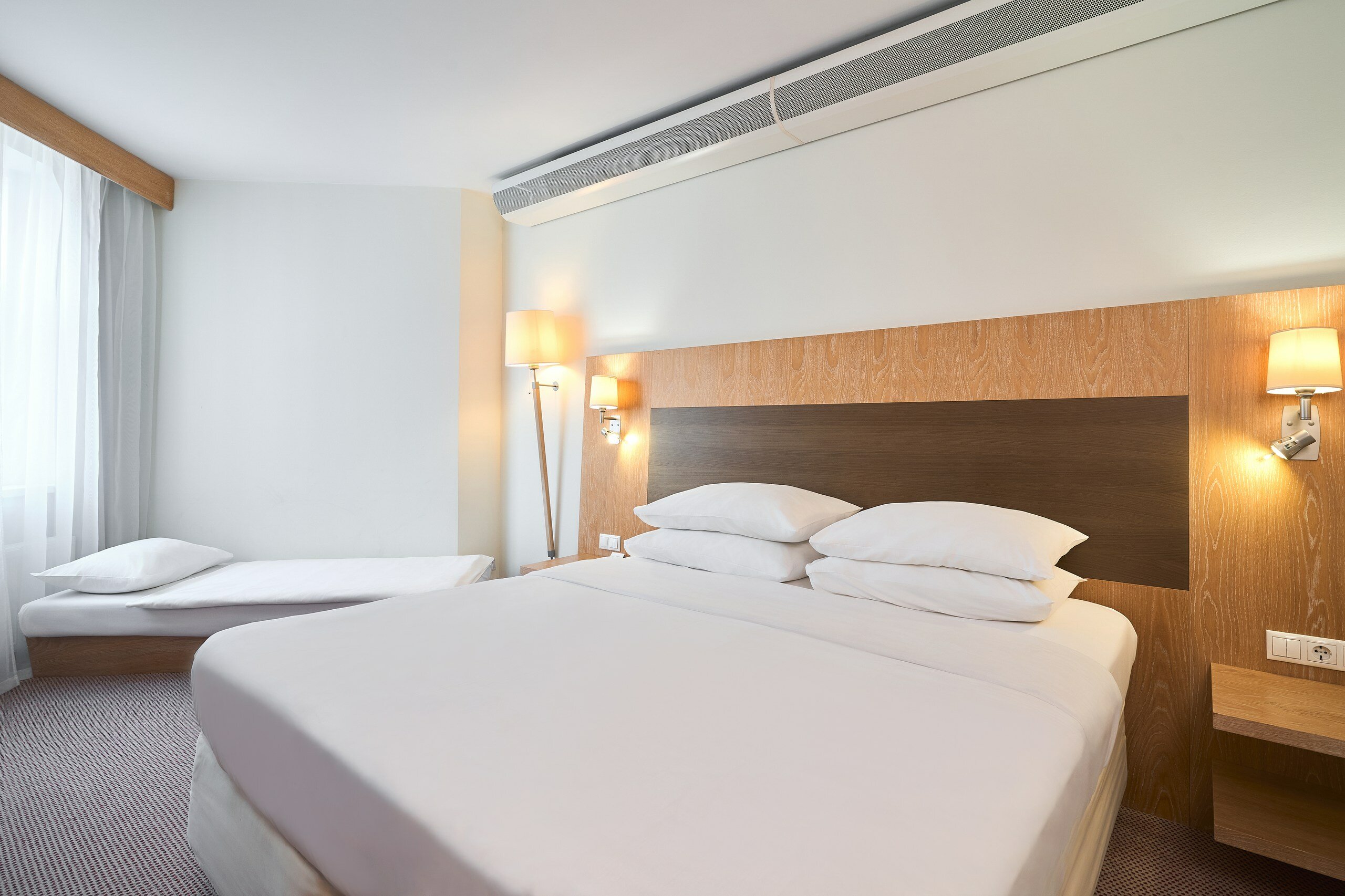 Фото Cosmos Ekaterinburg Hotel