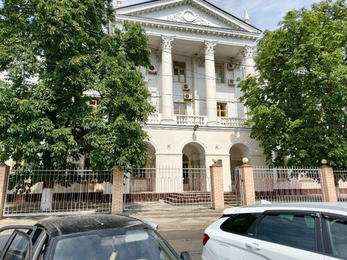 Жұдырықтайтын қыздың суреттері