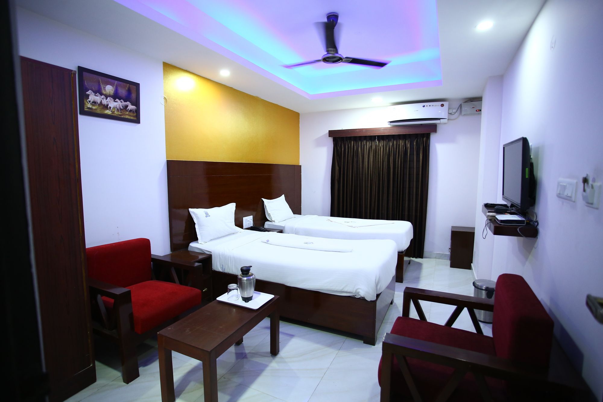 Фото Hotel Rr International