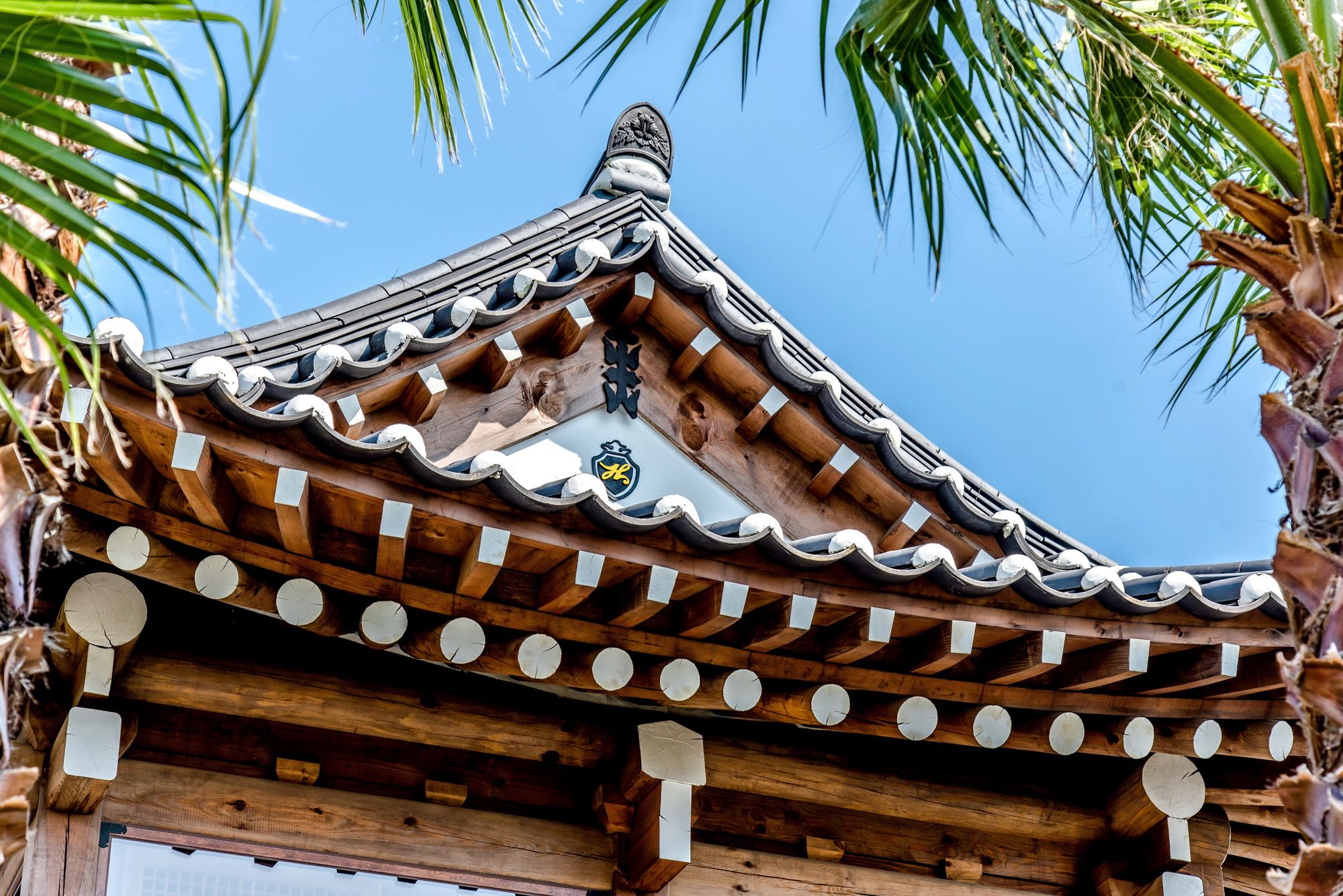 Фото Jeju Hanok Hotel Hallagung