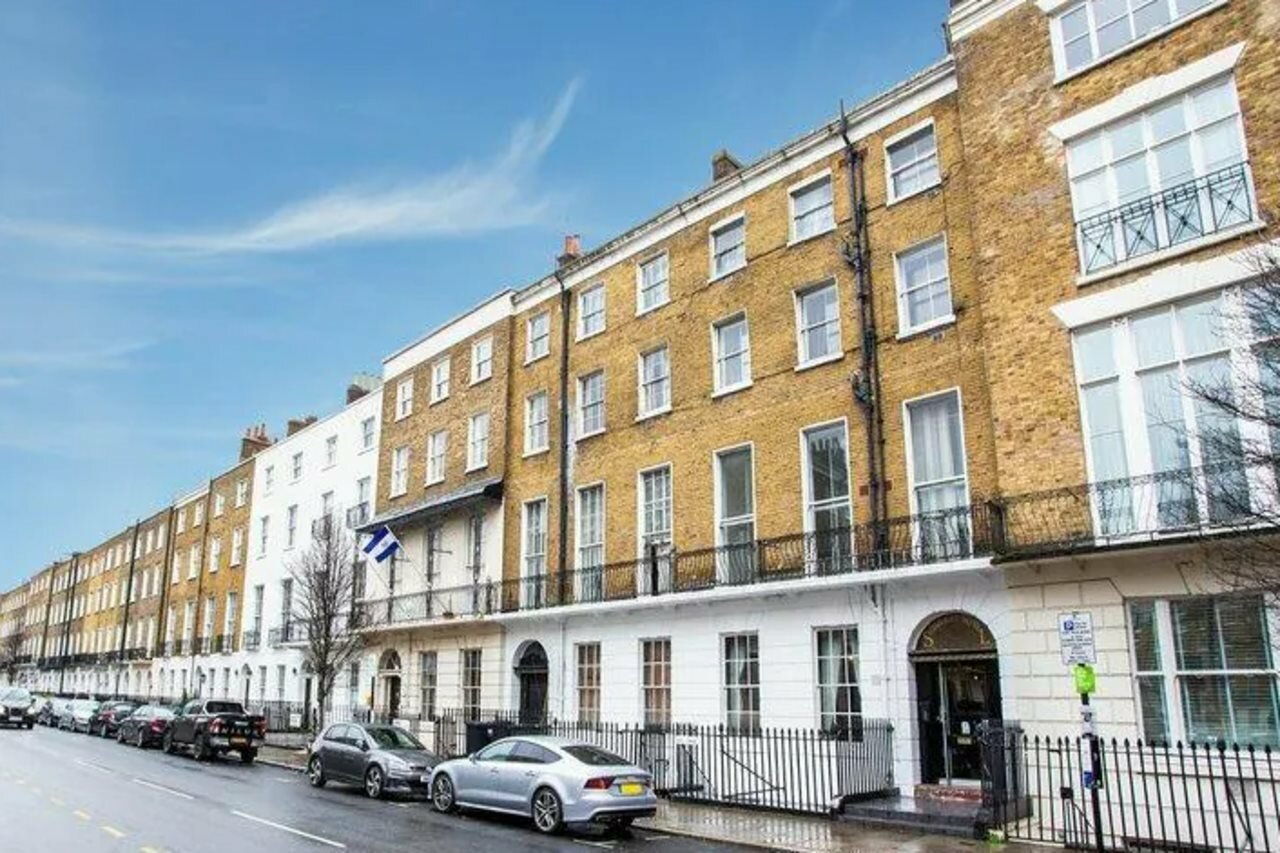 Фото отеля 1