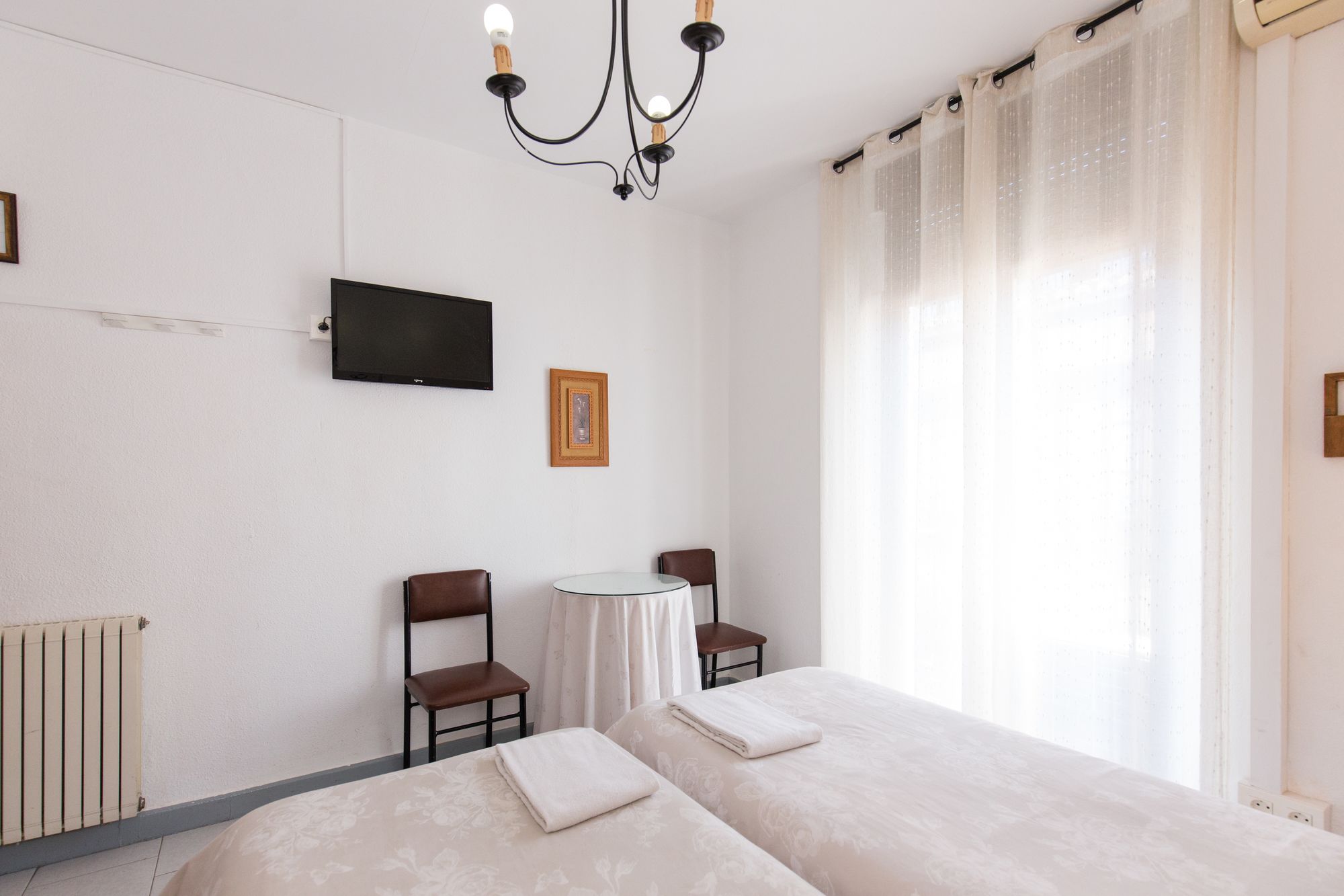 Фото Hostal Mesones