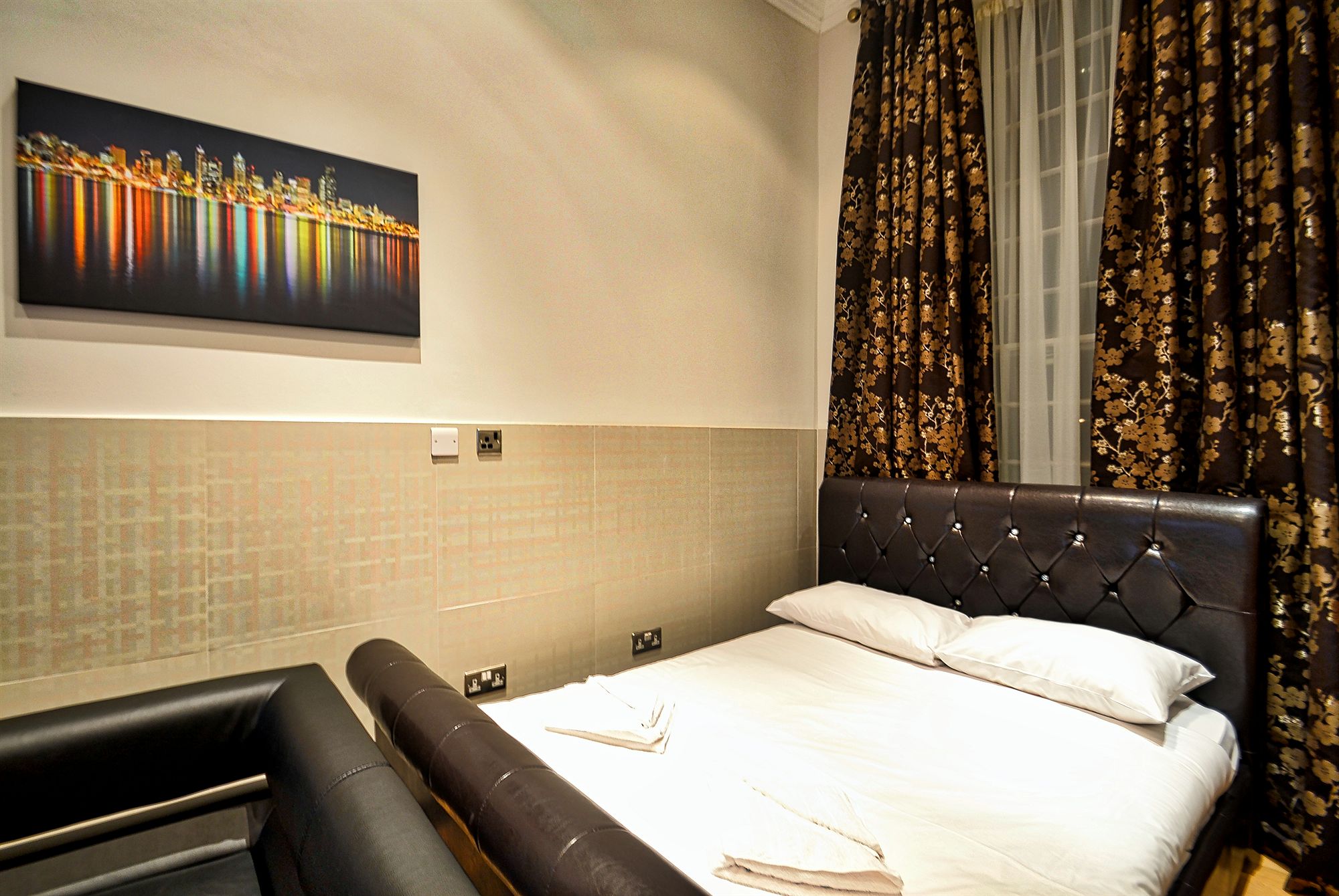 Фото Hyde Park Apartments