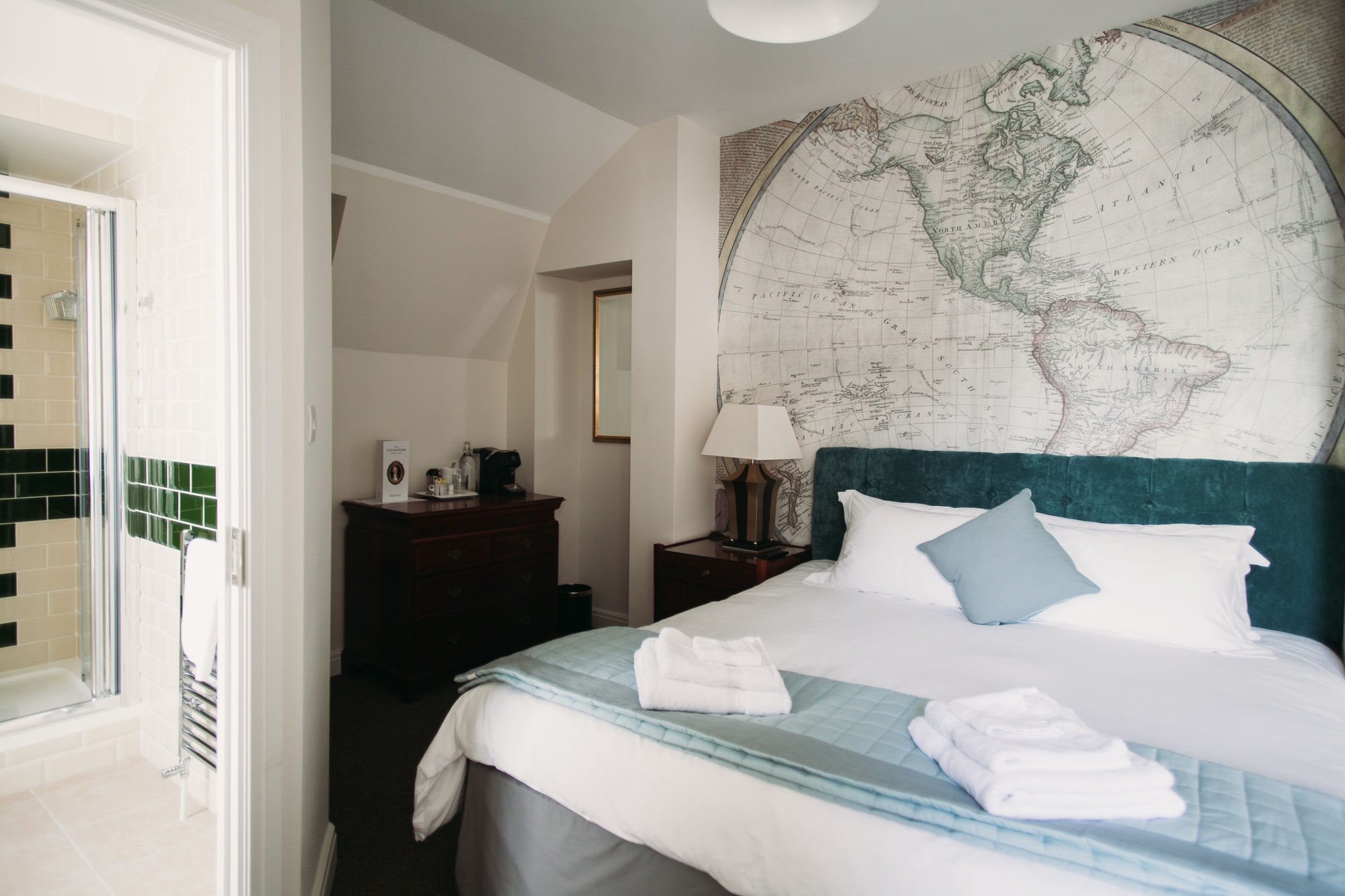 Фото The Captain Cook Hotel
