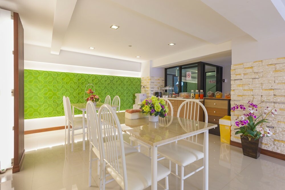 Фото Patong Max Value Hotel