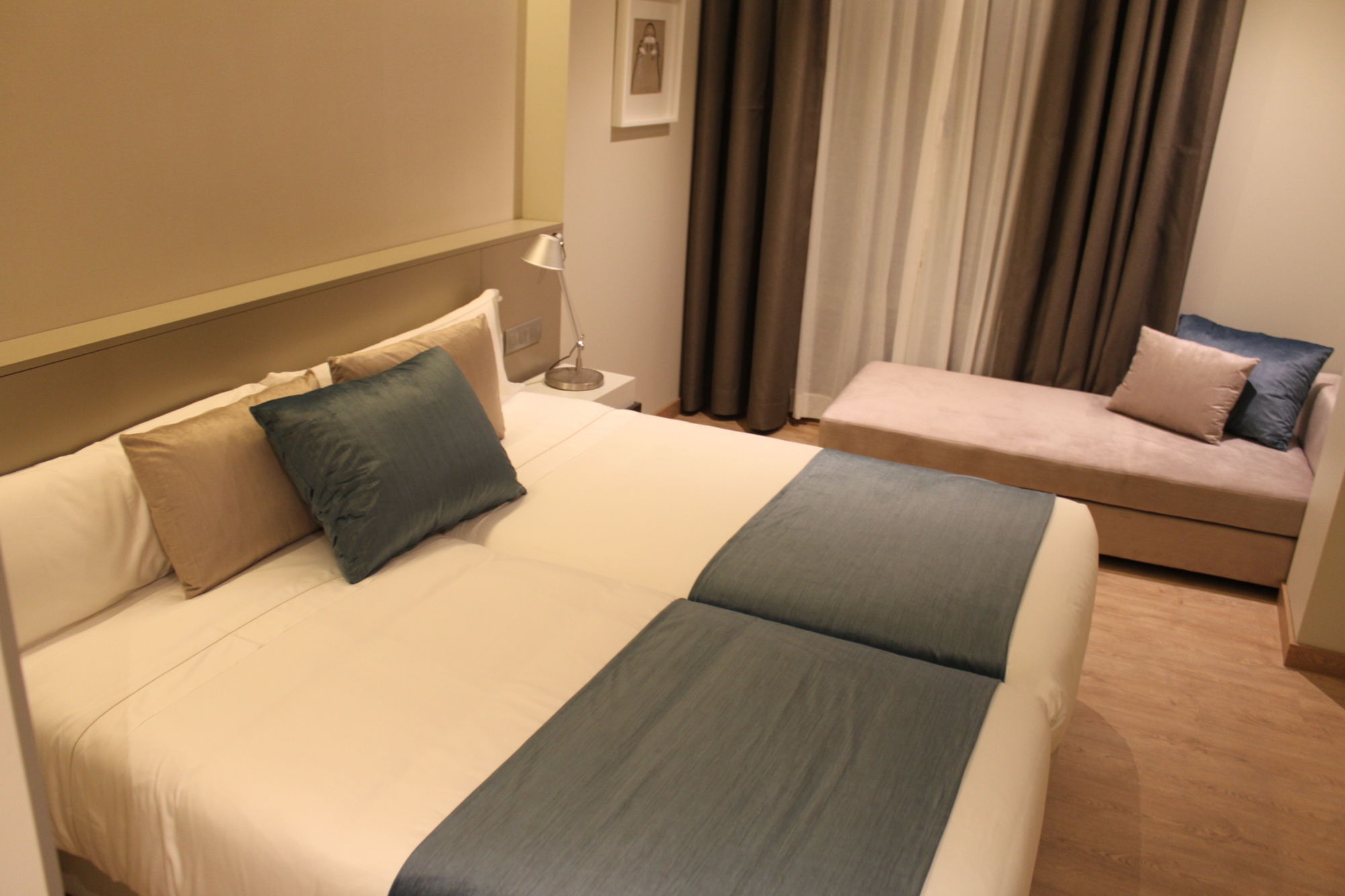 Фото Hotel Well and Come Barcelona 