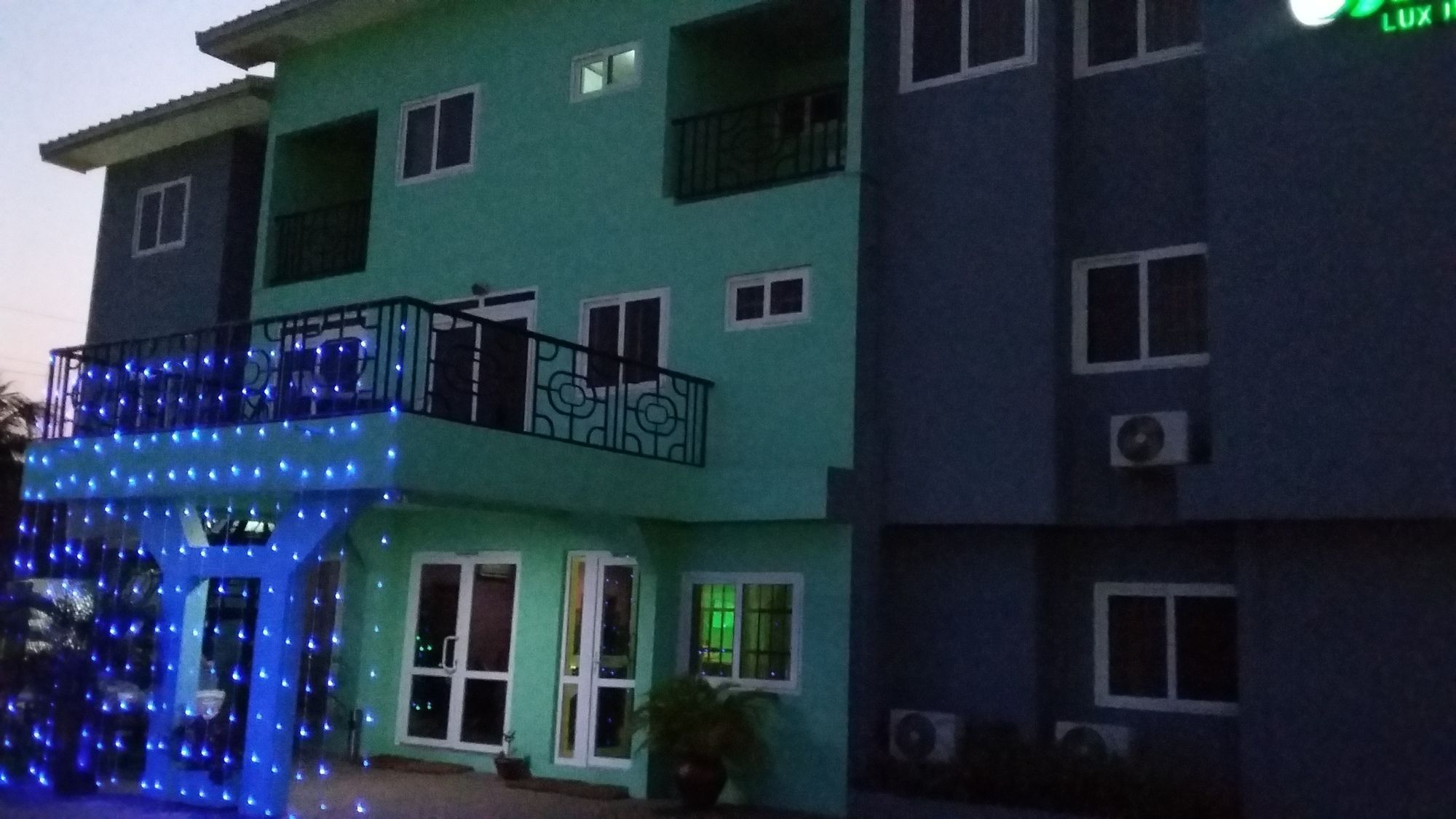 Фото отеля 1