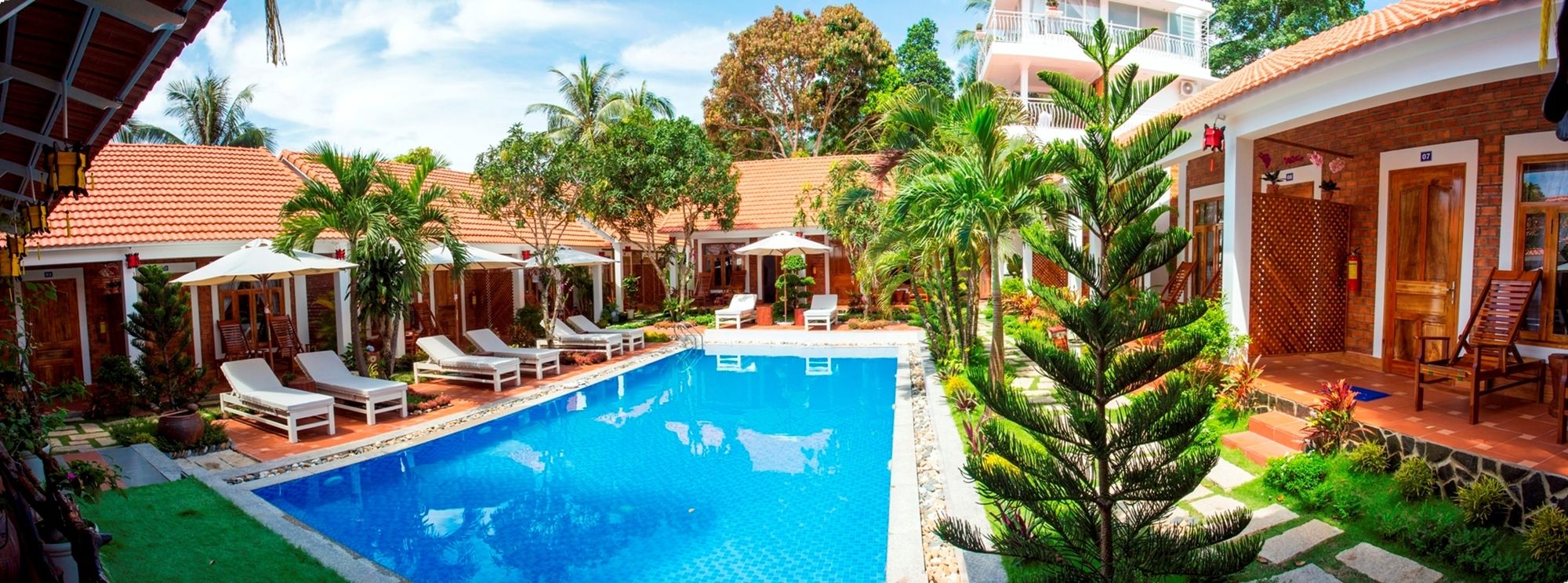 Фото Little Garden Bungalow