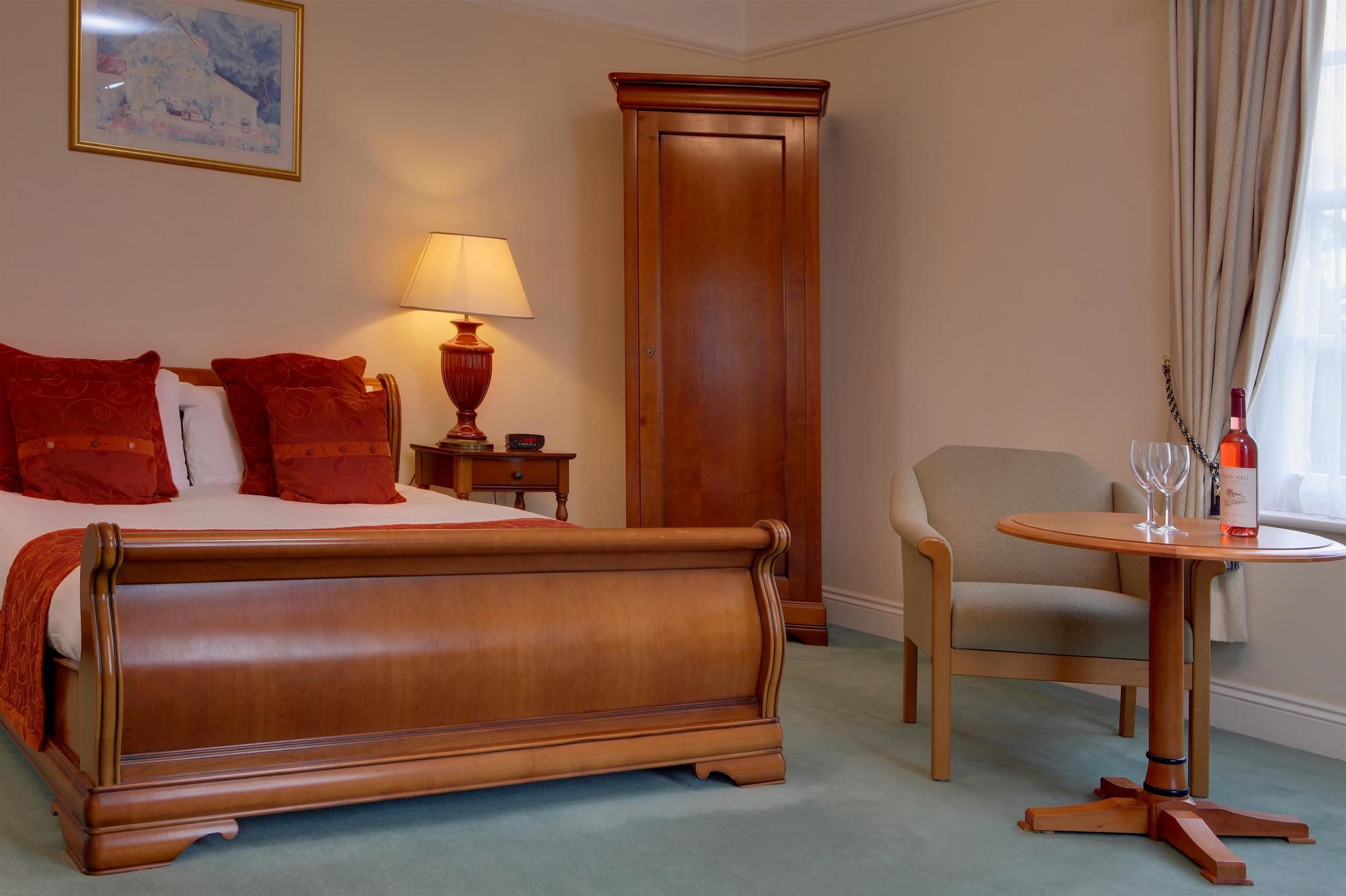 Фото The Gatehouse Hotel