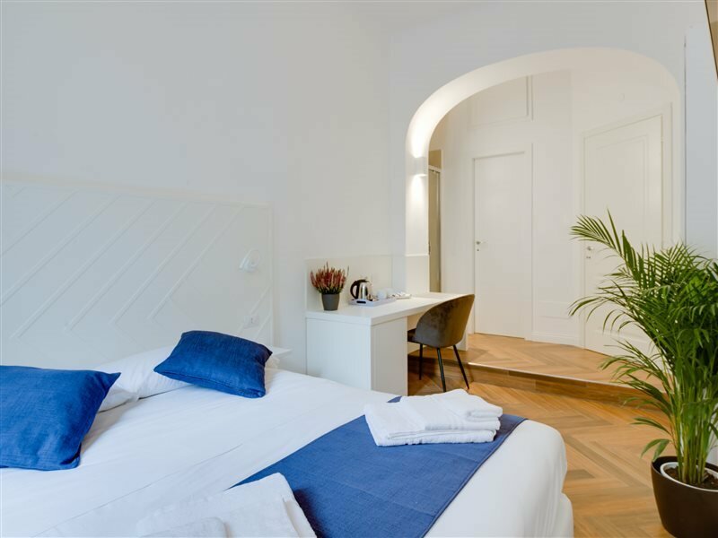 Фото The Right Place