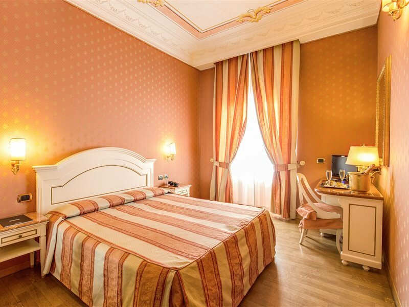 Фото Hotel La Lumiere di Piazza di Spagna