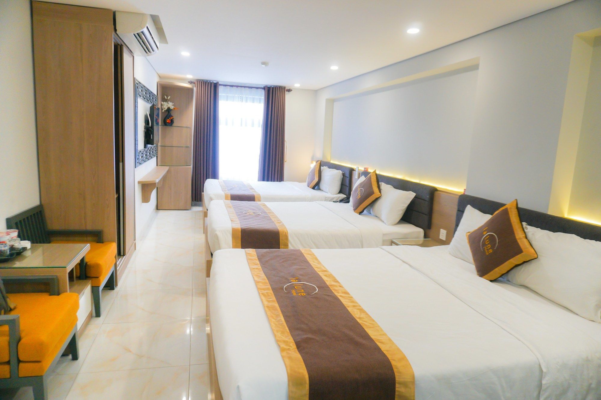 Фото La Lune Hotel