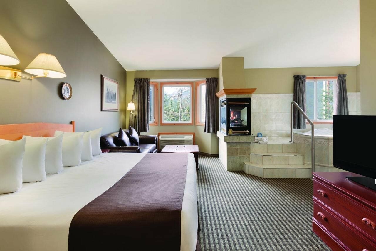 Фото Canmore Rocky Mountain Inn