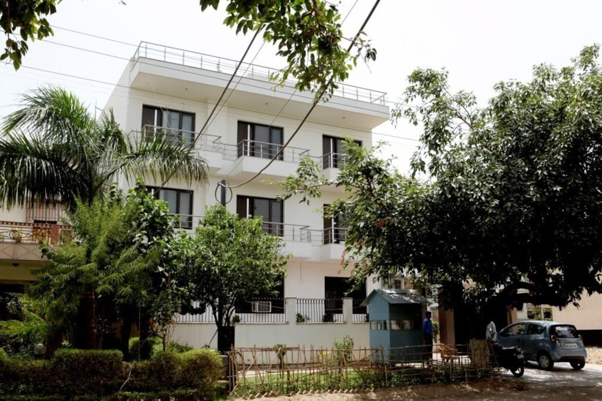 Фото Hollyhocks Residency