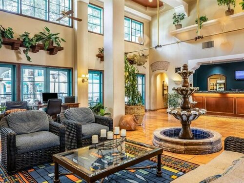 Гостиница Quality Suites Downtown San Luis Obispo в Сан Луис Обиспо
