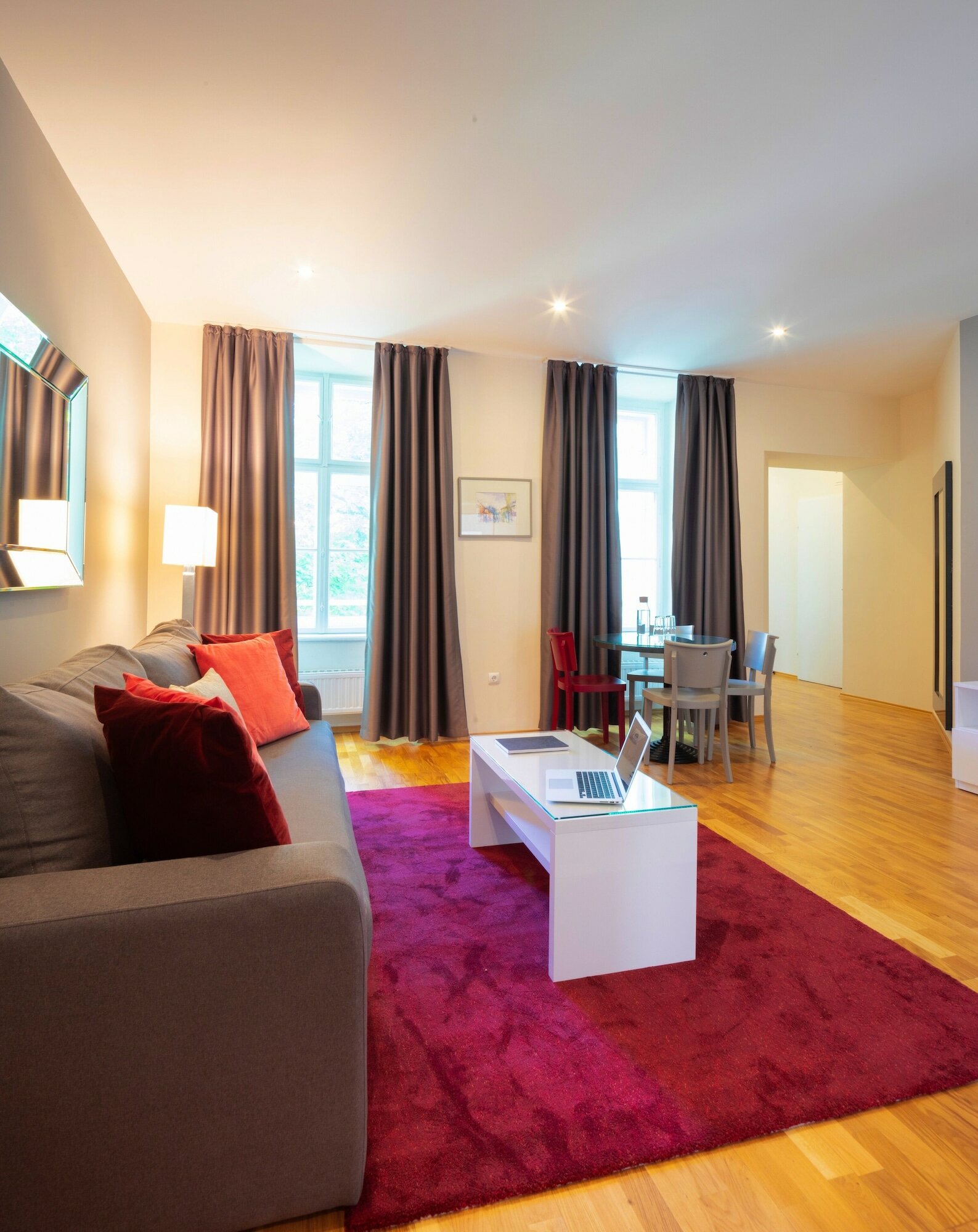 Фото The Levante Rathaus Apartments