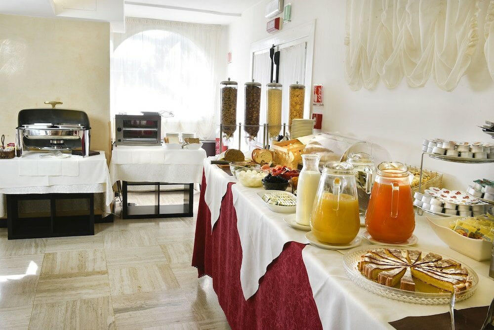 Фото Hotel Petit Palais