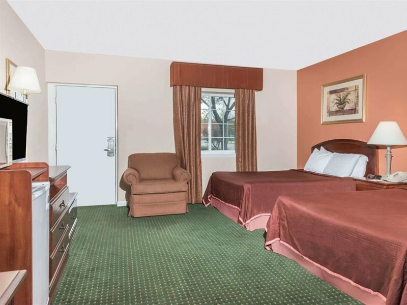 Фото Howard Johnson by Wyndham Lenox