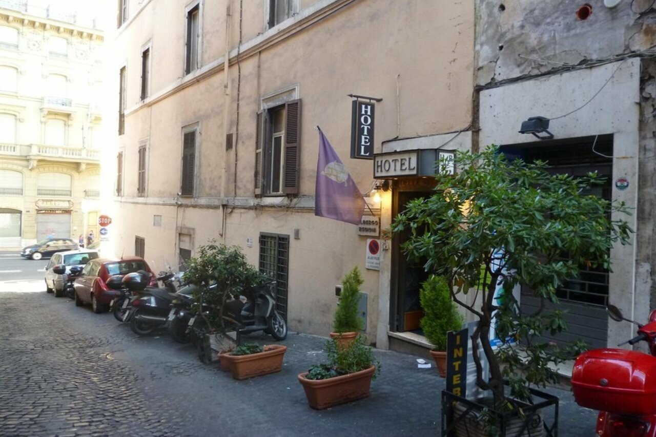 Фото отеля 1