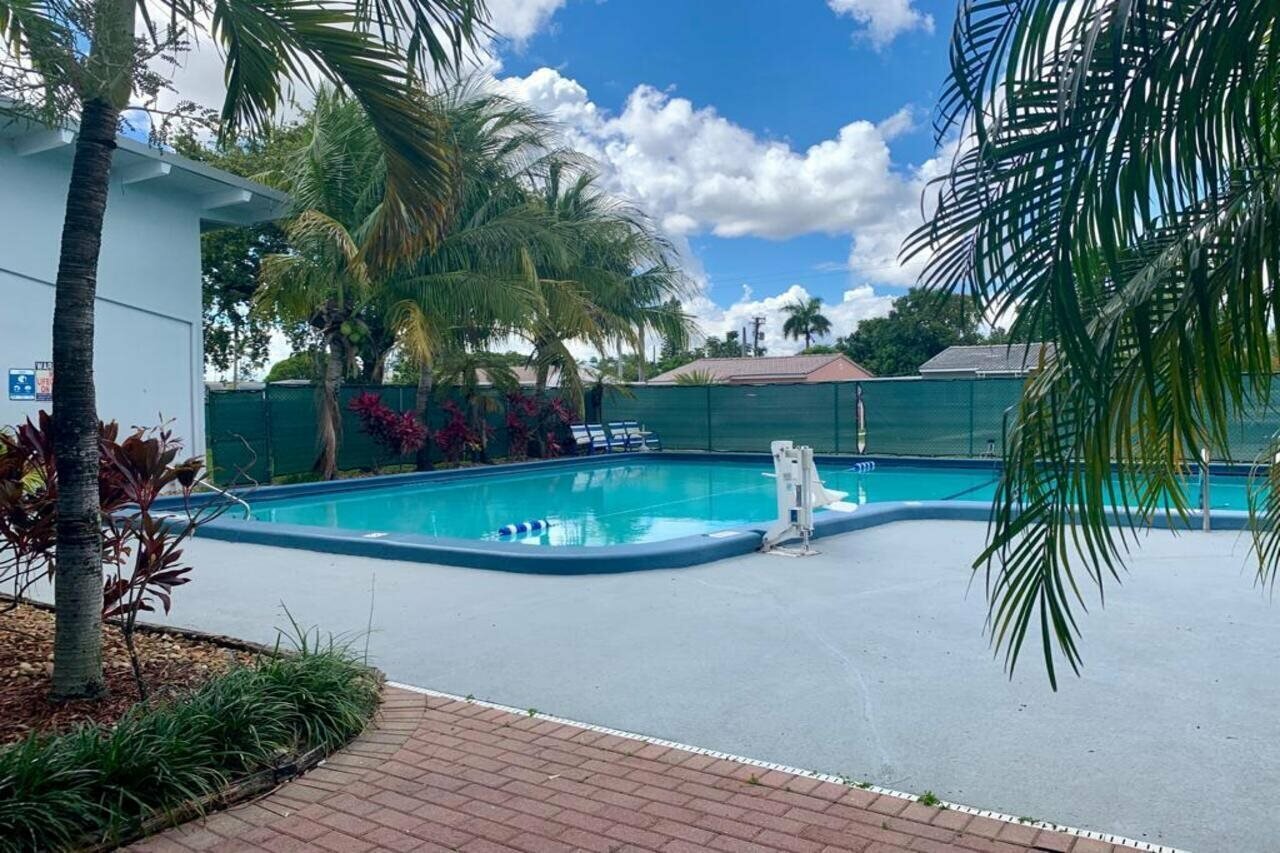 Фото Hollywood Gateway Inn