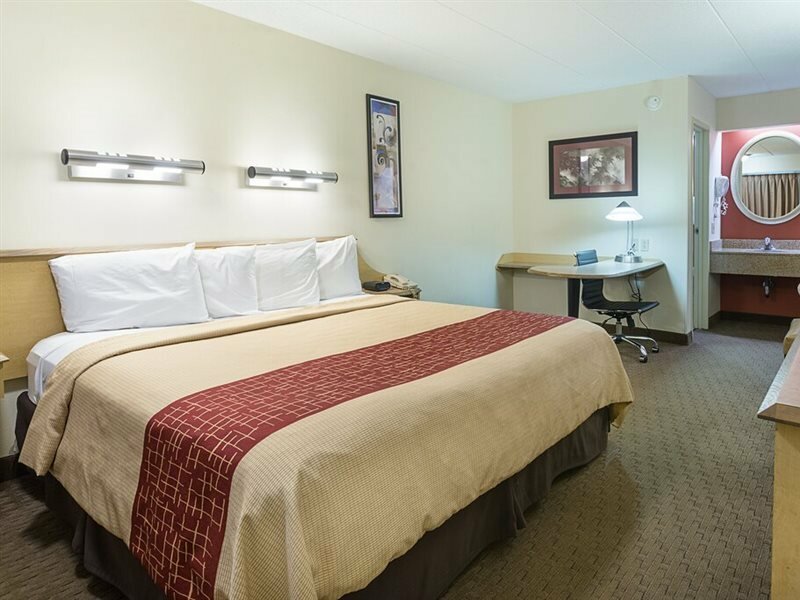 Фото Red Roof Inn Detroit - Farmington Hills