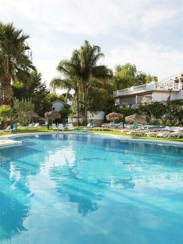 Внешний вид отеля Hotel y Bungalows Balcón de Competa в Компете, фото 1