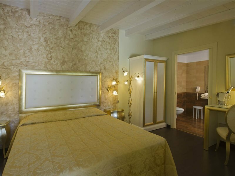 Фото Viktoria Palace Hotel