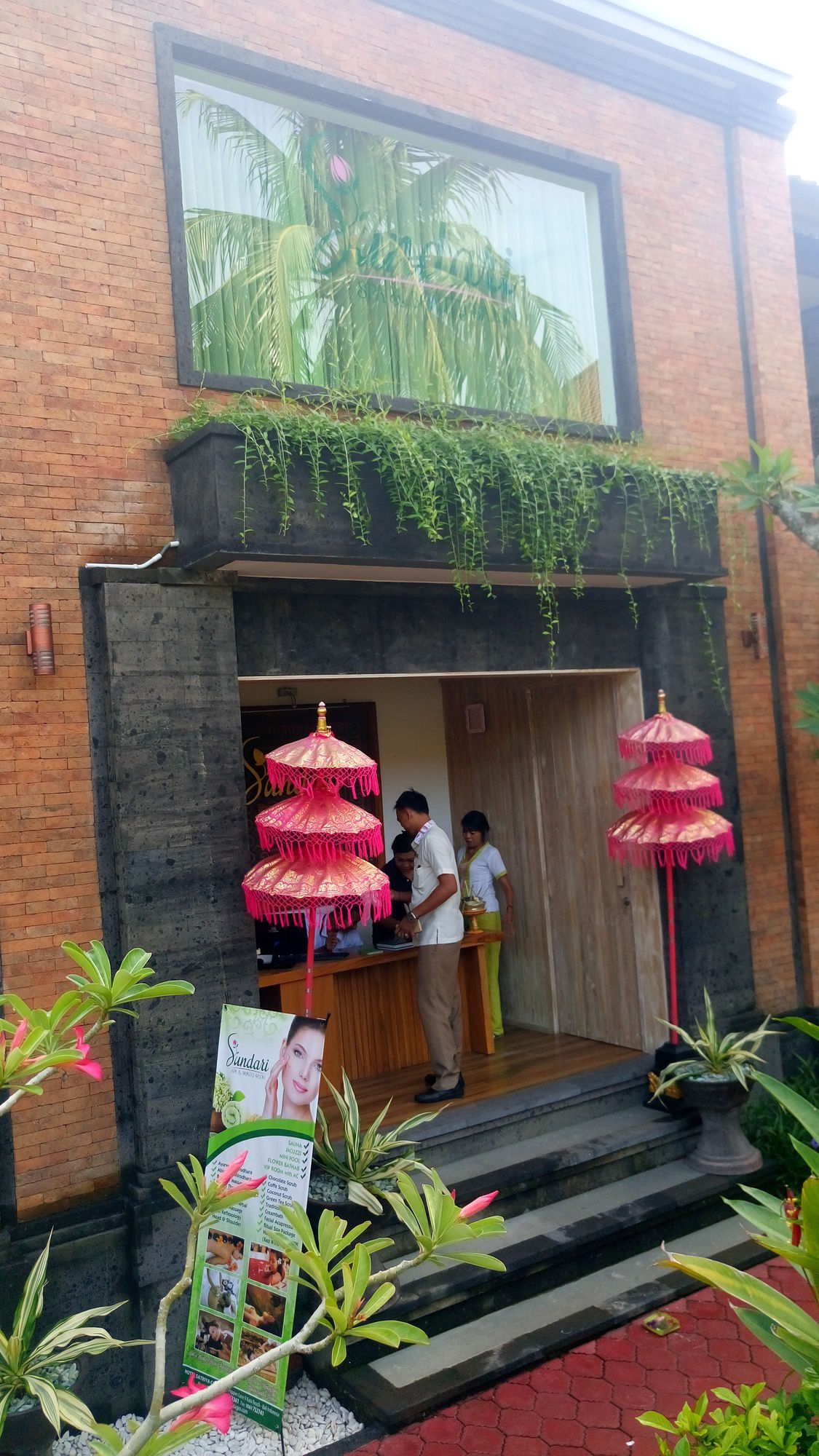 Фото Satriya Cottages