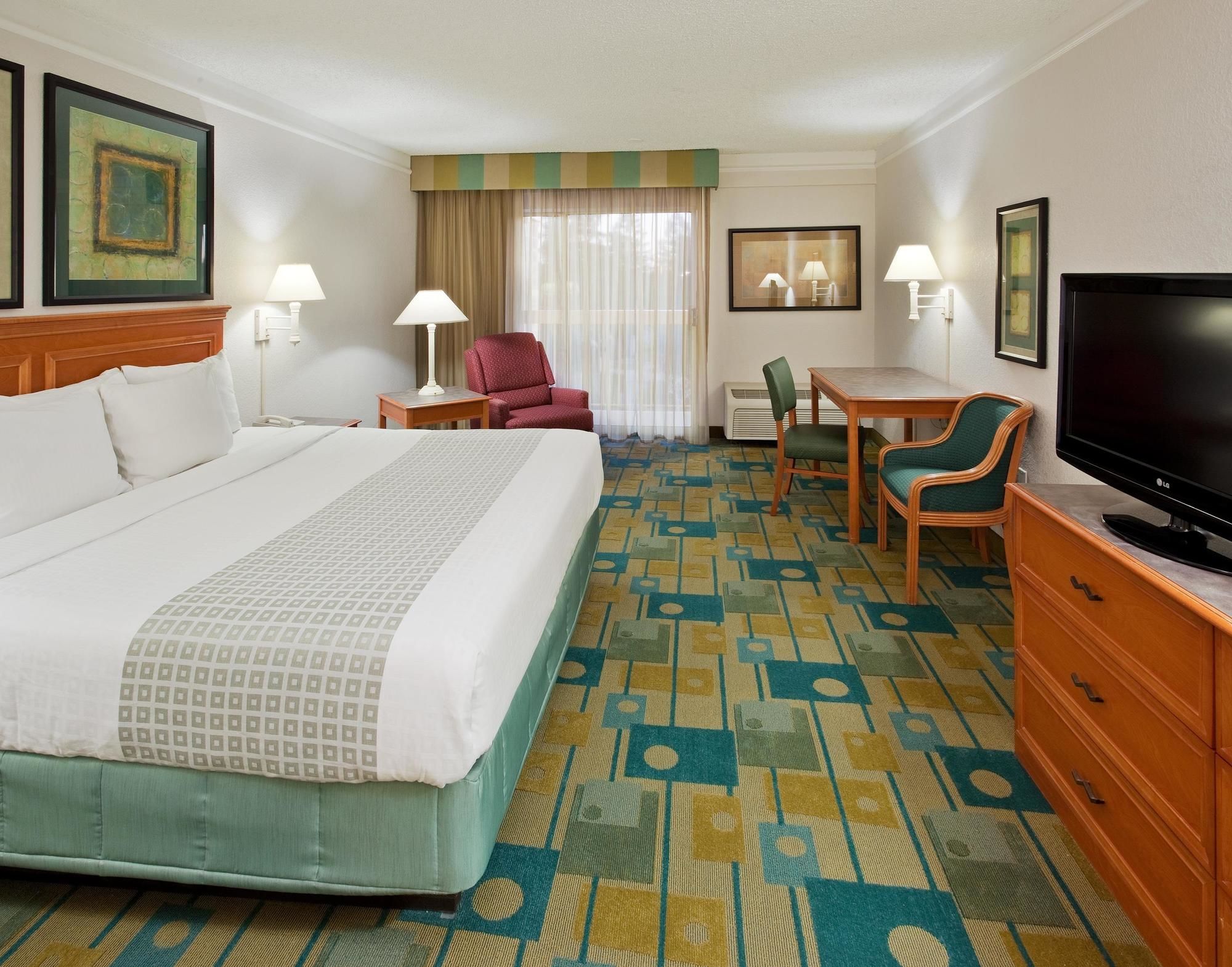 Фото La Quinta Inn & Suites by Wyndham Redding