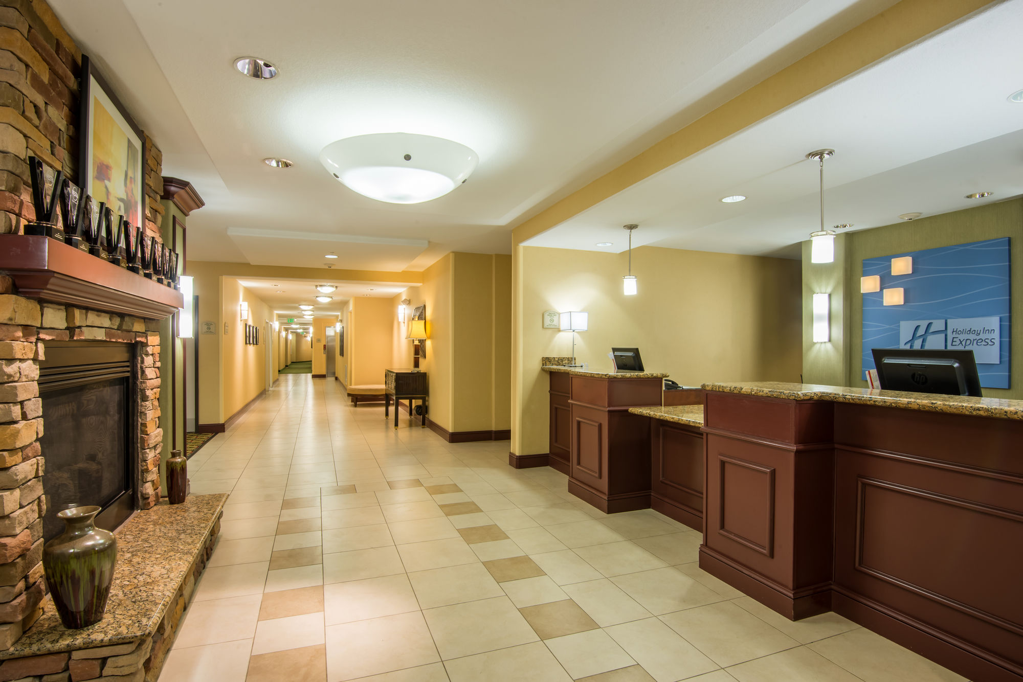 Фото Holiday Inn Express & Suites Phoenix - Glendale Sports Dist, an Ihg Hotel