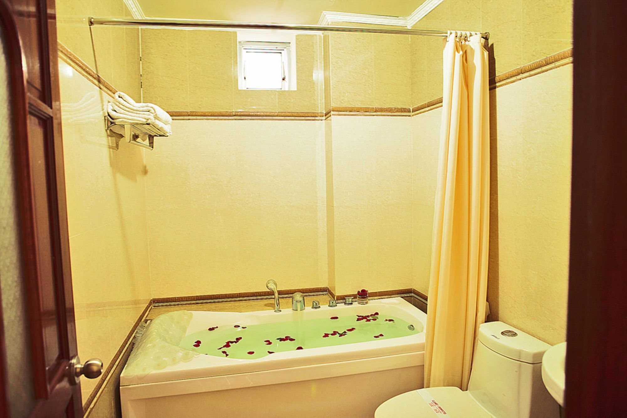 Фото Lan Vy Hotel