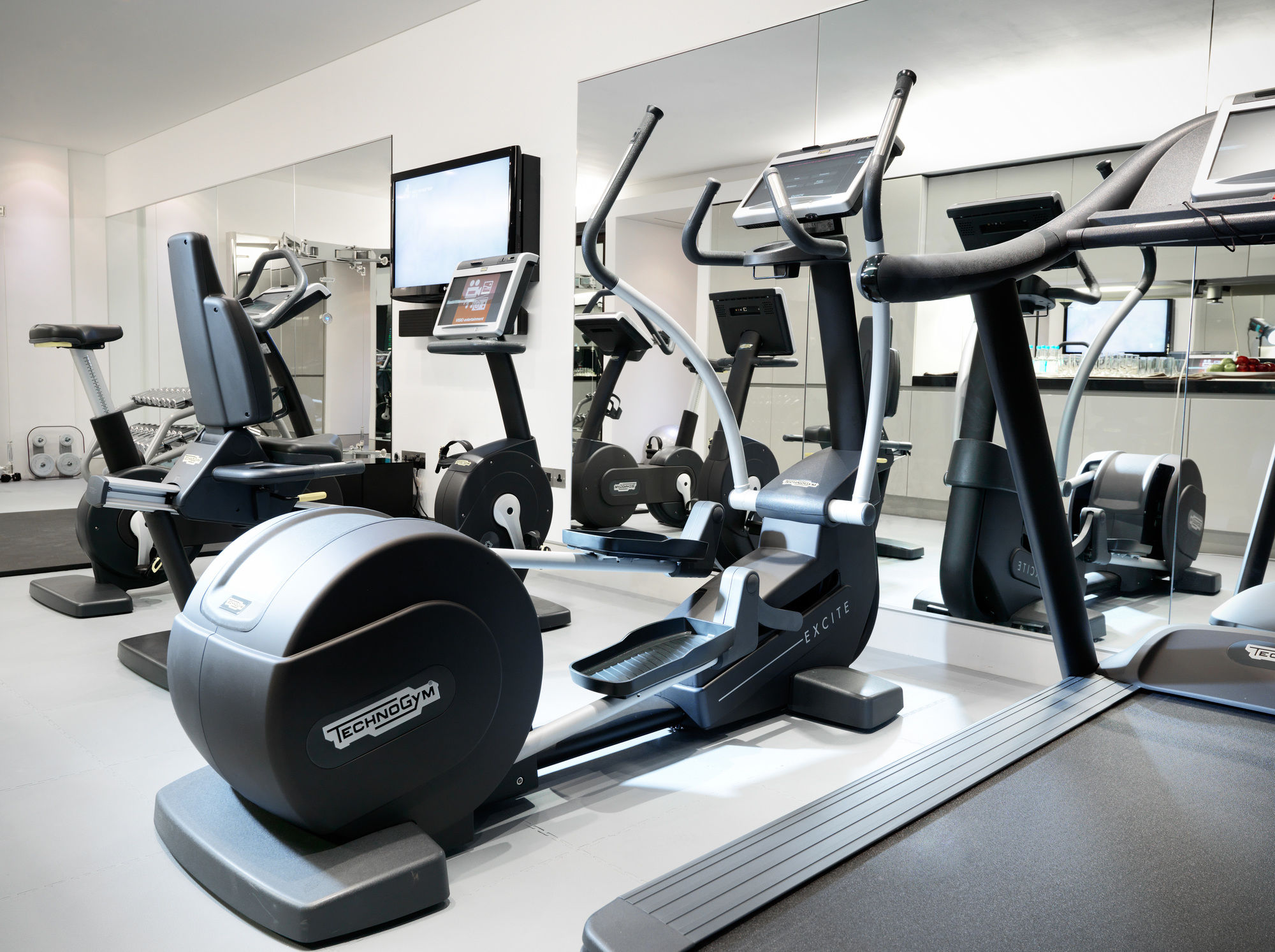 Фото Grosvenor House Suites