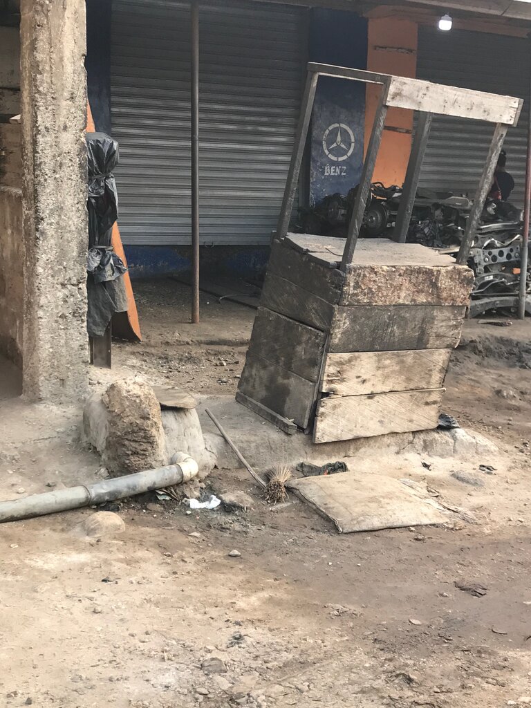 Car dealership Chief Benz Motors, Accra, photo