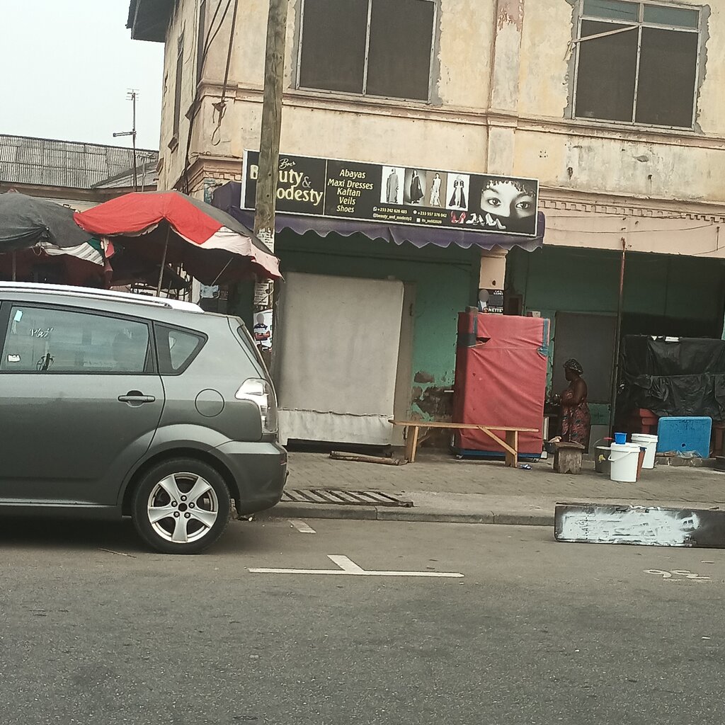 Clothing store Beauty and modesty, Accra, photo