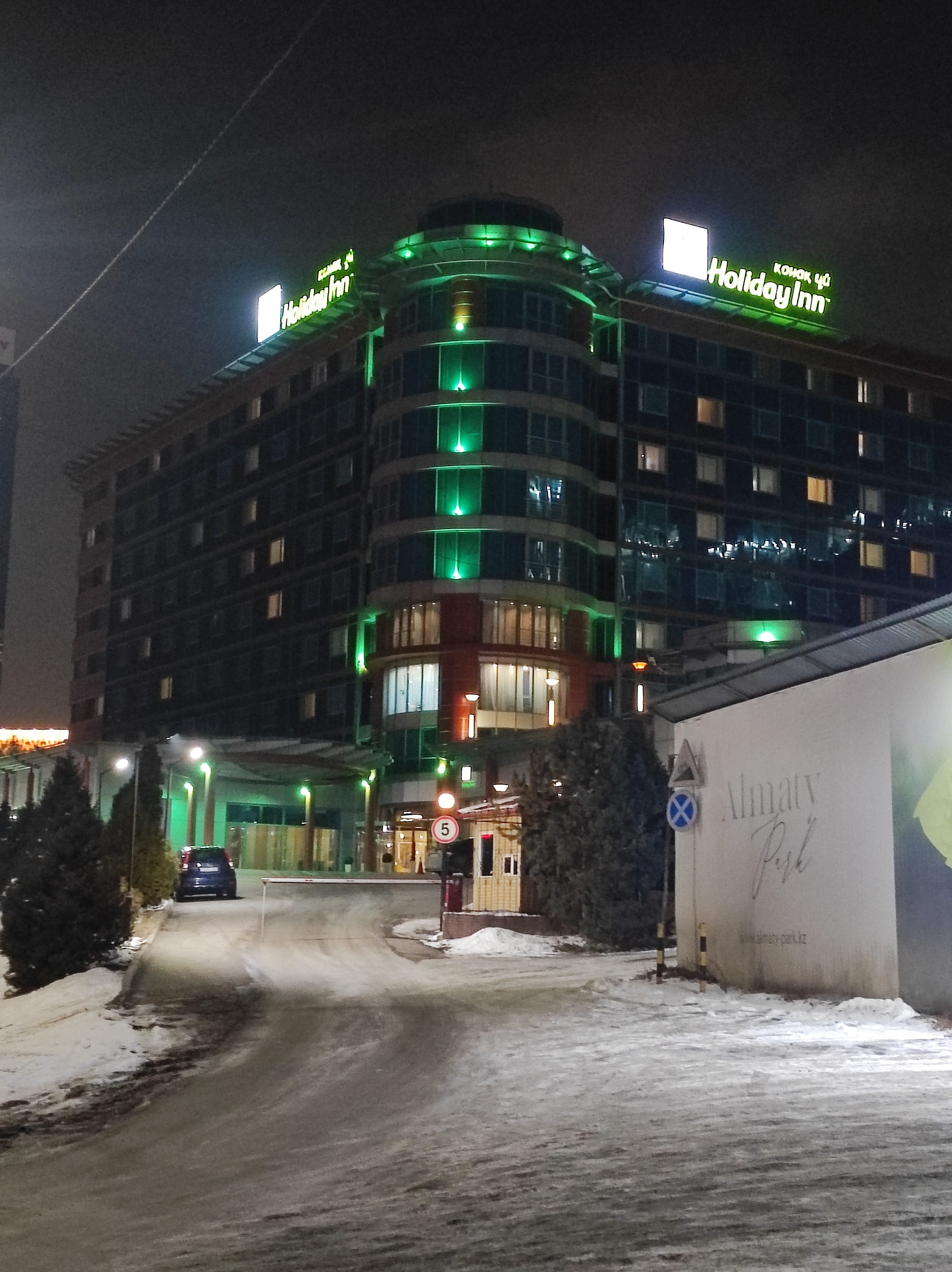 Фото Holiday Inn Almaty