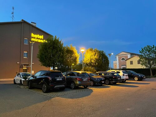 Внешний вид отеля Hotel Mirandola в Мирандоле, фото 2